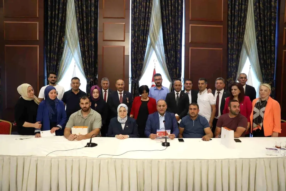 ak parti kadin kollari baskani ercan gazilerle bir araya geldi qvZvu89B