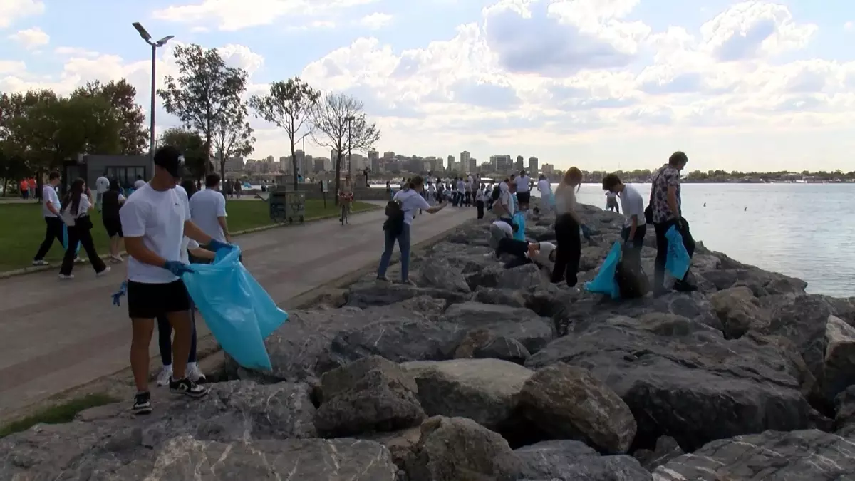 moda sahilinde kiyi temizligi LwWLnSRp