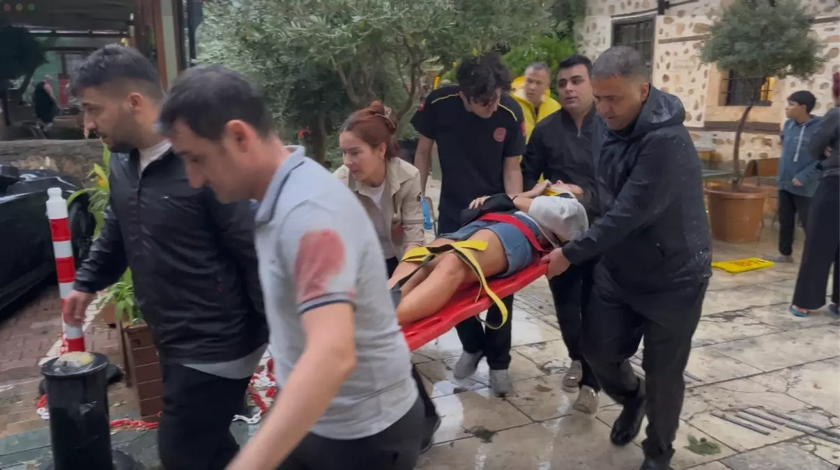 antalyayi yagmur ve firtina vurdu 3 yarali YTGpsqzs.jpg