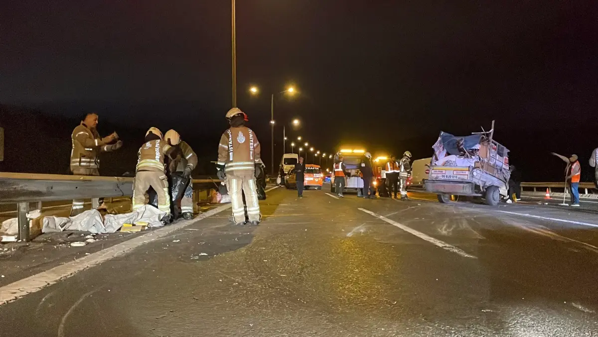 beykozda servis minibusu devrildi 3 yarali KPxcddZs.jpg