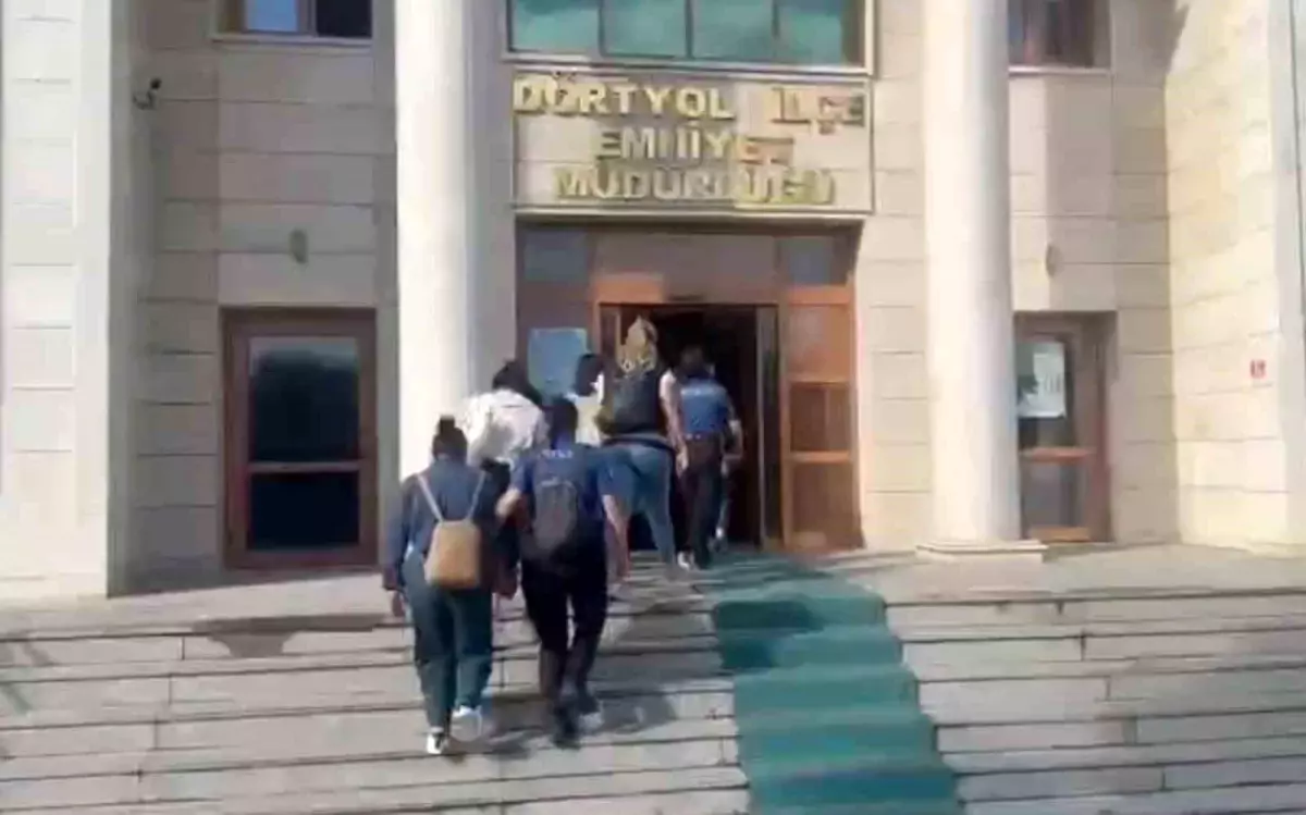 hatayda kacak calisan yabanci uyruklu kadinlar gozaltina alindi C1bfaQjq