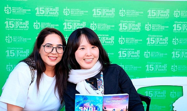 koreli yazar soyoung park kitap fuarinda hyj5972H