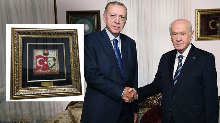 mhp genel baskani bahceliden cumhurbaskani erdogana anlamli hediye uKRe6sHA.jpg