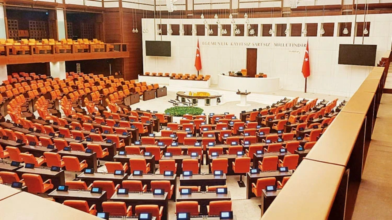Partilerin vekil sayıları değişti: Meclis’teki sandalye sayısındaki son durum